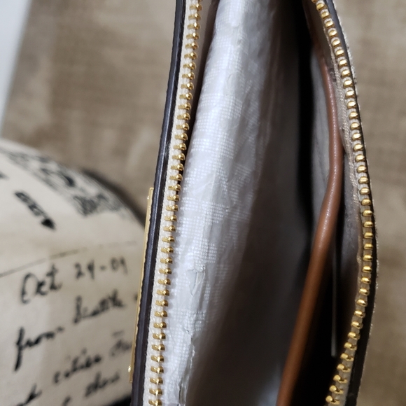 Michael Kors Small Signature Flat Crossbody - Picture 5 of 5